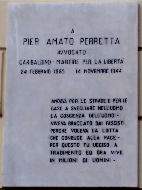Como - Piazza Pier Amato Perretta - Epigrafe